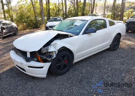 2005 Ford Mustang Gt Deluxe/Gt Premium из США, поврежденный, VIN 1ZVFT82HX55123301